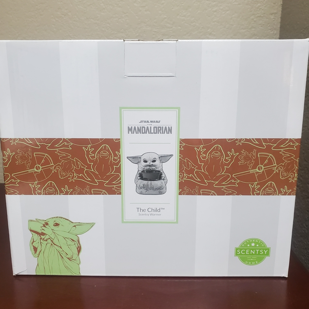 New In Box Scentsy Mandalorian The Child Warmer